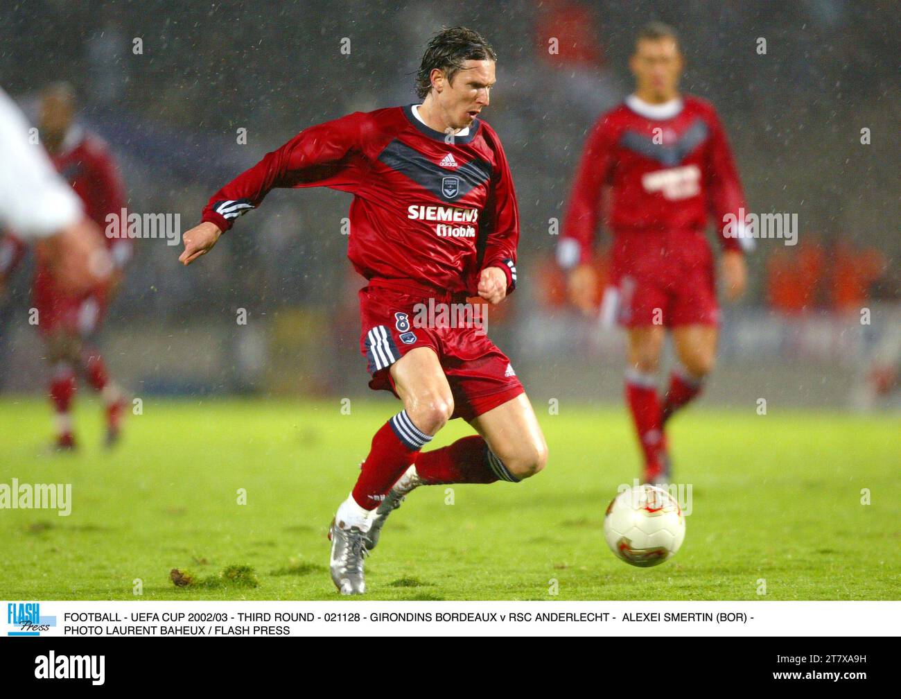 FOOTBALL - UEFA CUP 2002/03 - THIRD ROUND - 021128 - GIRONDINS BORDEAUX v RSC ANDERLECHT - ALEXEI SMERTIN (BOR) - PHOTO LAURENT BAHEUX / FLASH PRESS Stock Photo