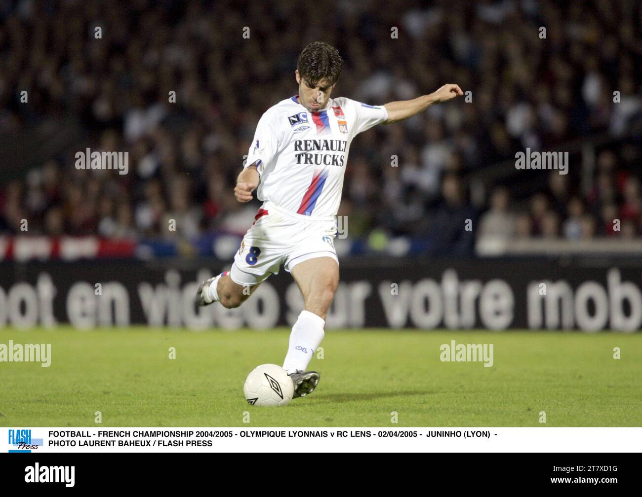 FOOTBALL - FRENCH CHAMPIONSHIP 2004/2005 - OLYMPIQUE LYONNAIS v RC LENS - 02/04/2005 - JUNINHO (LYON) - PHOTO LAURENT BAHEUX / FLASH PRESS Stock Photo