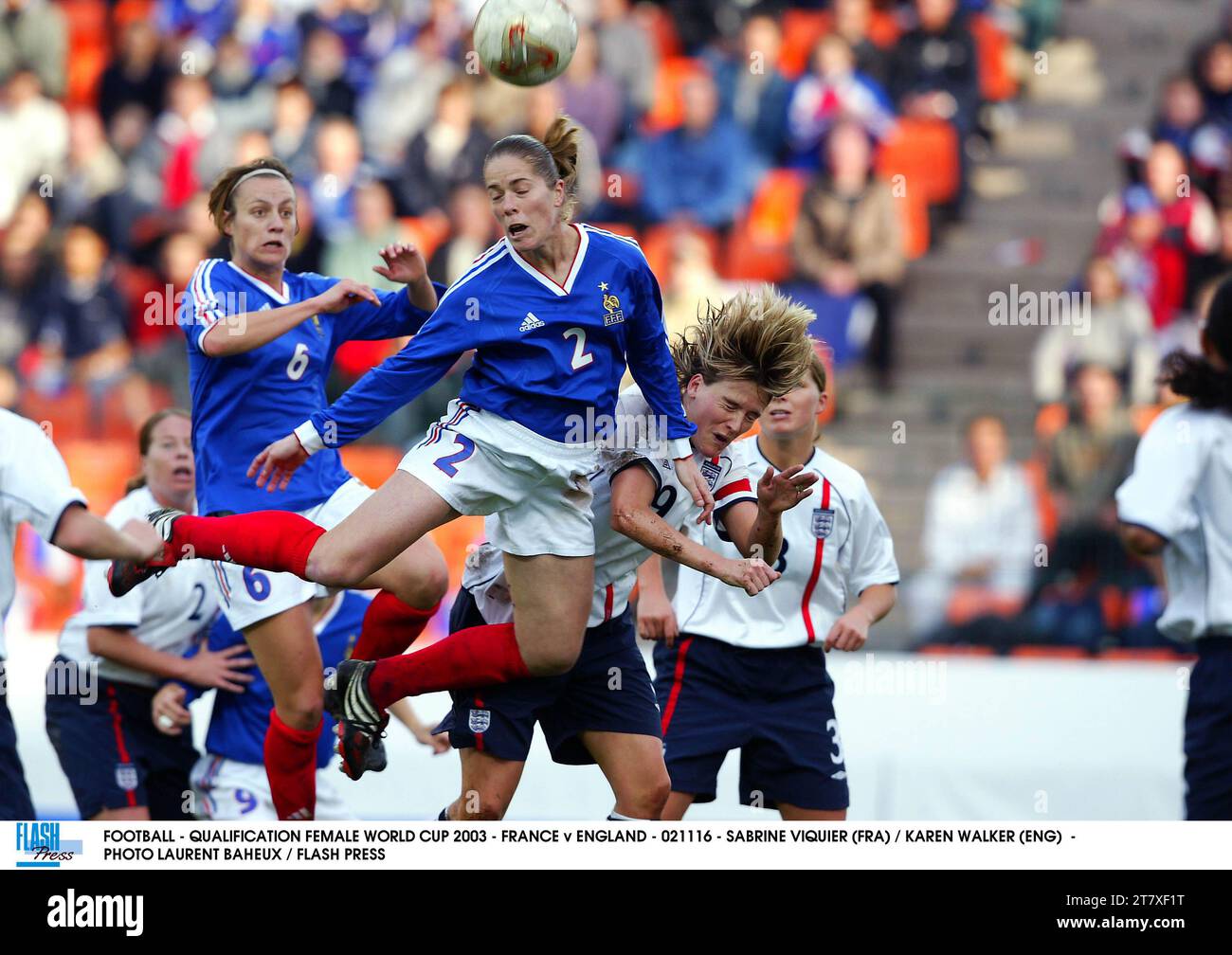 FOOTBALL - QUALIFICATION FEMALE WORLD CUP 2003 - FRANCE v ENGLAND - 021116 - SABRINE VIQUIER (FRA) / KAREN WALKER (ENG) - PHOTO LAURENT BAHEUX / FLASH PRESS Stock Photo