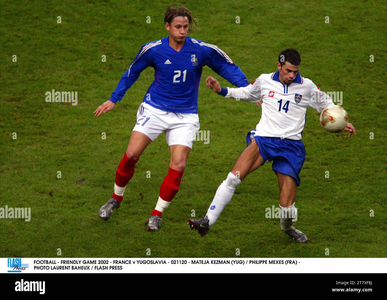 FOOTBALL - FRIENDLY GAME 2002 - FRANCE v YUGOSLAVIA - 021120 - MATEJA KEZMAN (YUG) / PHILIPPE MEXES (FRA) - PHOTO LAURENT BAHEUX / FLASH PRESS Stock Photo