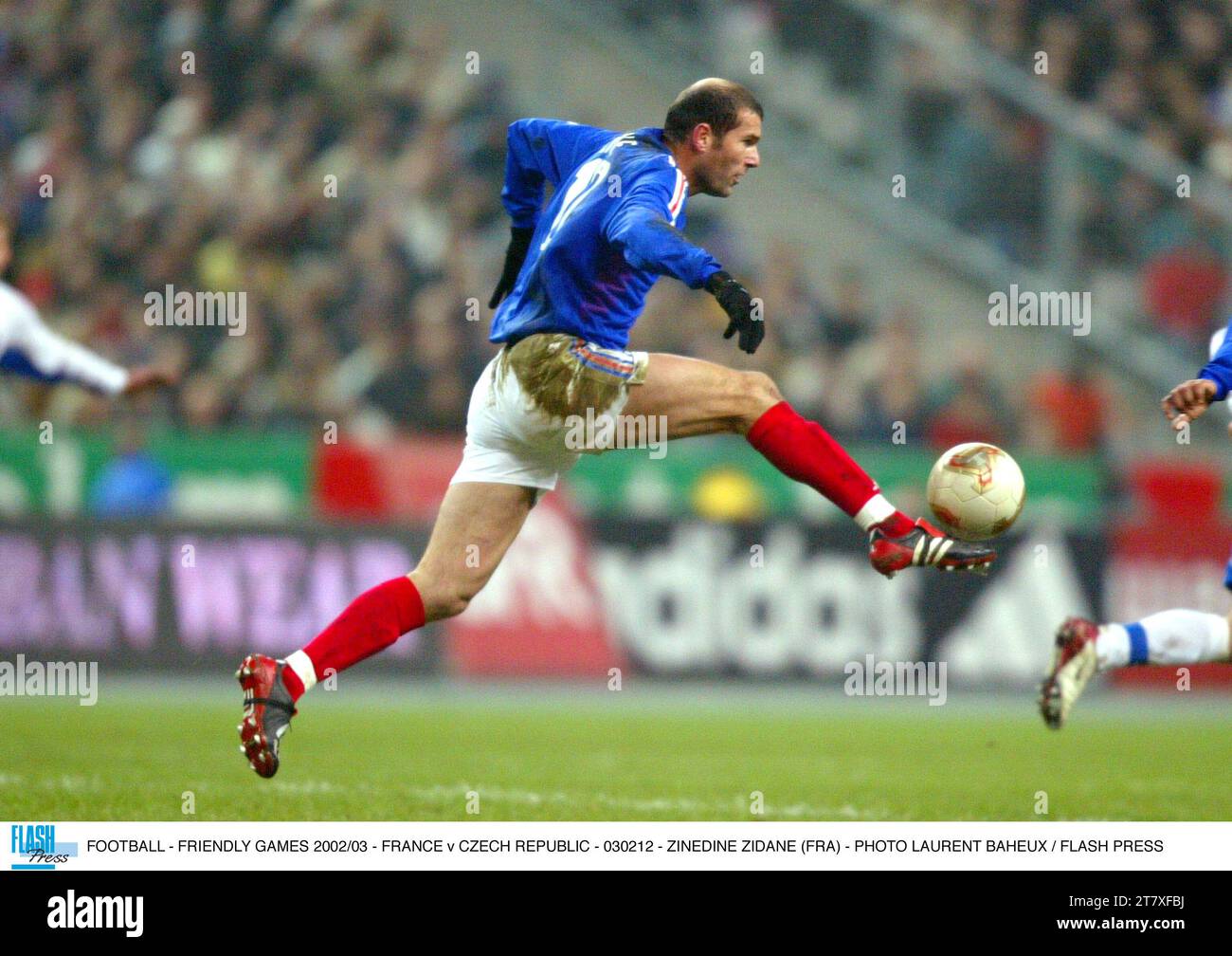 Zidane 2002 hi-res stock photography and images - Alamy