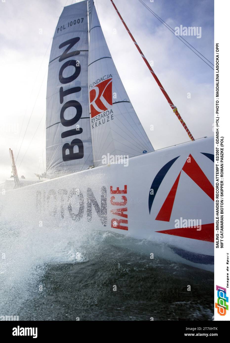 SAILING SINGLEHANDED RECORD ATTEMPT 02/2007 GDANSK (POL) PHOTO