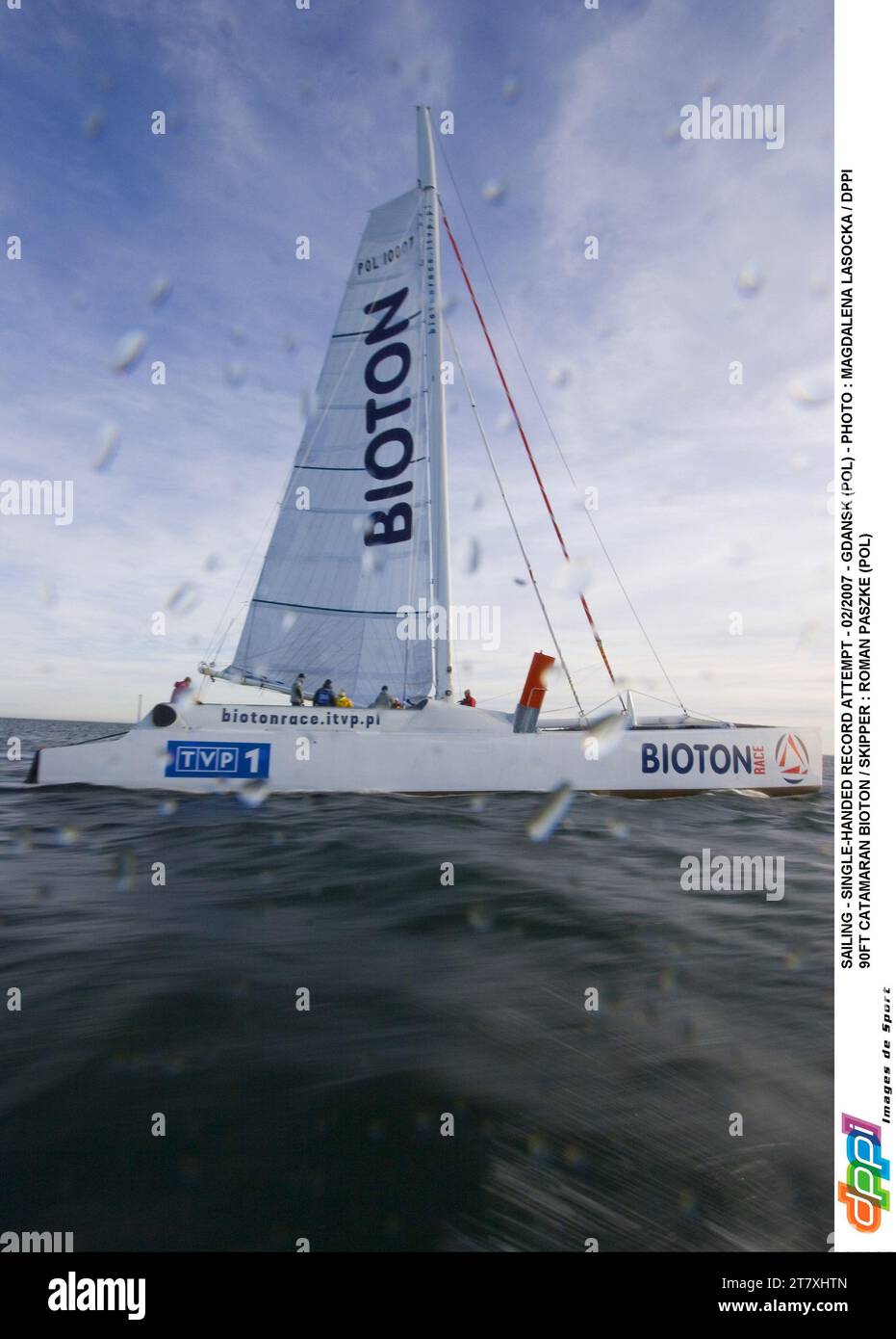 SAILING SINGLEHANDED RECORD ATTEMPT 02/2007 GDANSK (POL) PHOTO