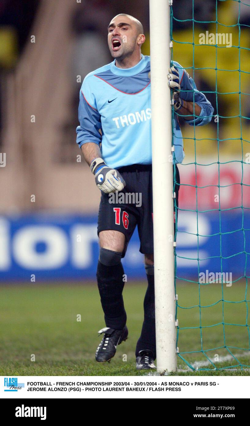 FOOTBALL - FRENCH CHAMPIONSHIP 2003/04 - 30/01/2004 - AS MONACO v PARIS SG - JEROME ALONZO (PSG) - PHOTO LAURENT BAHEUX / FLASH PRESS Stock Photo