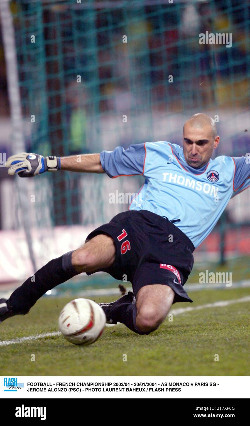 FOOTBALL - FRENCH CHAMPIONSHIP 2003/04 - 30/01/2004 - AS MONACO v PARIS SG - JEROME ALONZO (PSG) - PHOTO LAURENT BAHEUX / FLASH PRESS Stock Photo