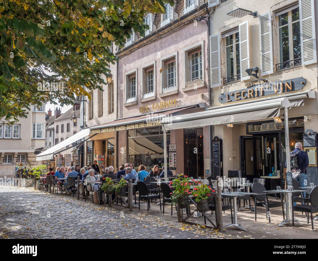 Cafe and restaurant, Place Carnot, Beaune, Cote d'Or, Burgundy, France, Europe Stock Photo
