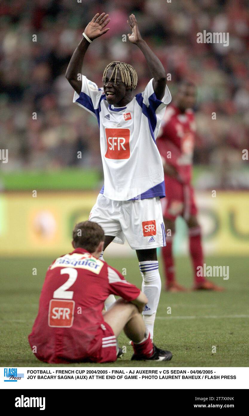 FOOTBALL - FRENCH CUP 2004/2005 - FINAL - AJ AUXERRE v CS SEDAN - 04/06/2005 - JOY BACARY SAGNA (AUX) AT THE END OF GAME - PHOTO LAURENT BAHEUX / FLASH PRESS Stock Photo