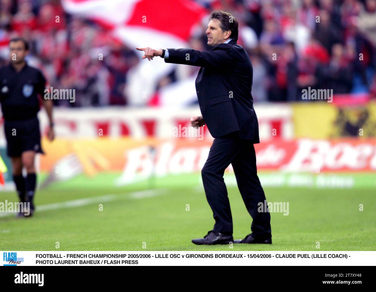 FOOTBALL - FRENCH CHAMPIONSHIP 2005/2006 - LILLE OSC v GIRONDINS BORDEAUX - 15/04/2006 - CLAUDE PUEL (LILLE COACH) - PHOTO LAURENT BAHEUX / FLASH PRESS Stock Photo