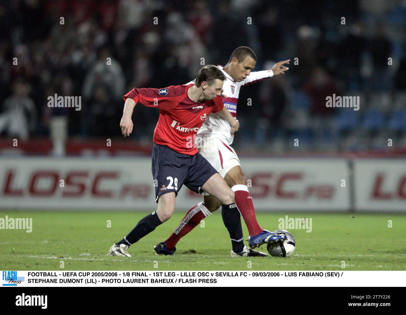 FOOTBALL - UEFA CUP 2005/2006 - 1/8 FINAL - 1ST LEG - LILLE OSC v SEVILLA FC - 09/03/2006 - LUIS FABIANO (SEV) / STEPHANE DUMONT (LIL) - PHOTO LAURENT BAHEUX / FLASH PRESS Stock Photo
