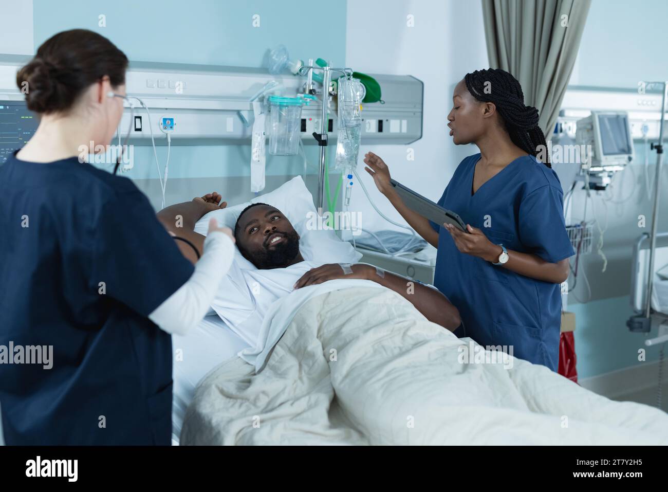 Diverse female doctors talking hi-res stock photography and images - Alamy