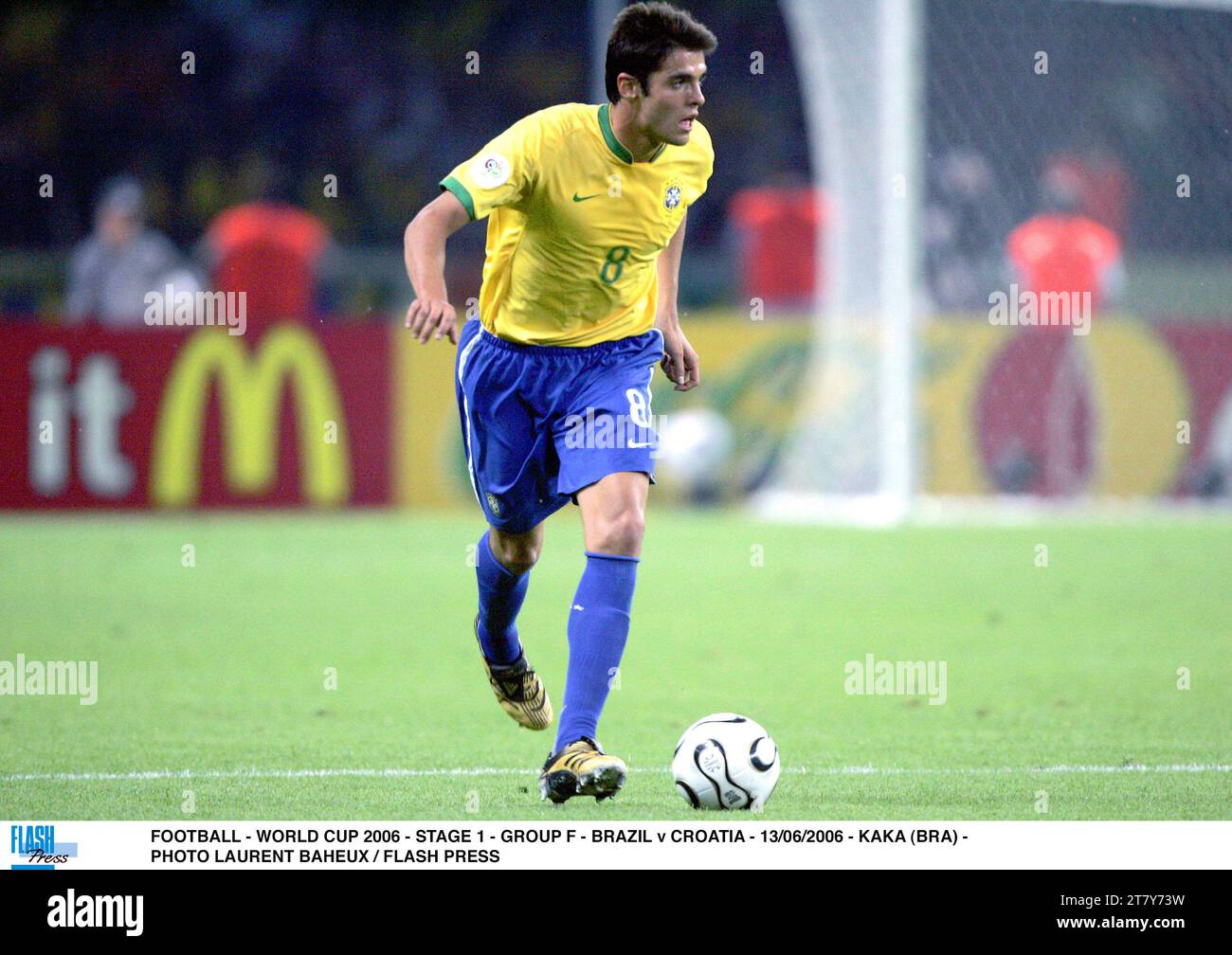 Carte Kaka – 2006 Futera Unique World Football #49, Gradée PSA 8