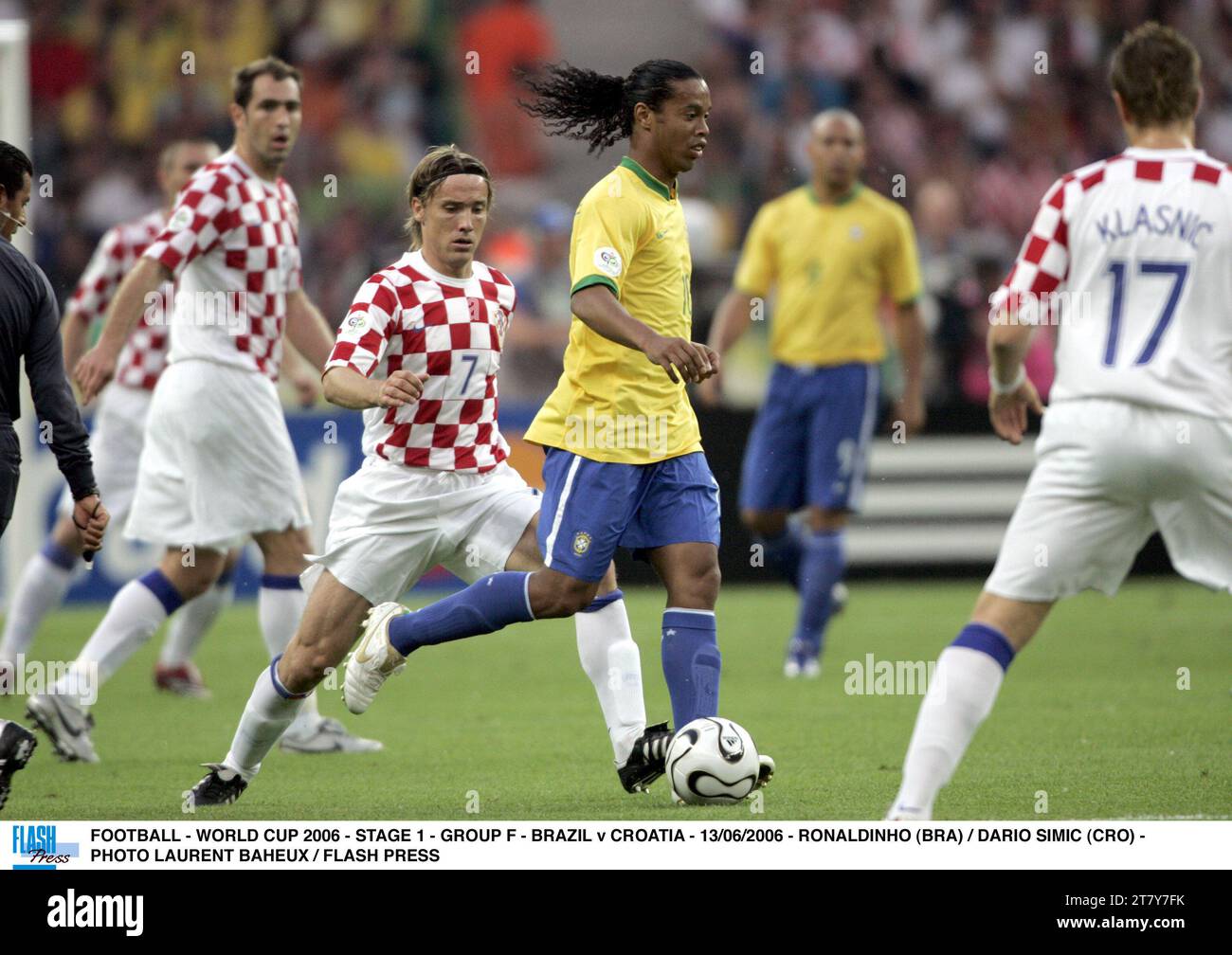 FOOTBALL - WORLD CUP 2006 - STAGE 1 - GROUP F - BRAZIL v CROATIA - 13/06/2006 - RONALDINHO (BRA) / DARIO SIMIC (CRO) - PHOTO LAURENT BAHEUX / FLASH PRESS Stock Photo