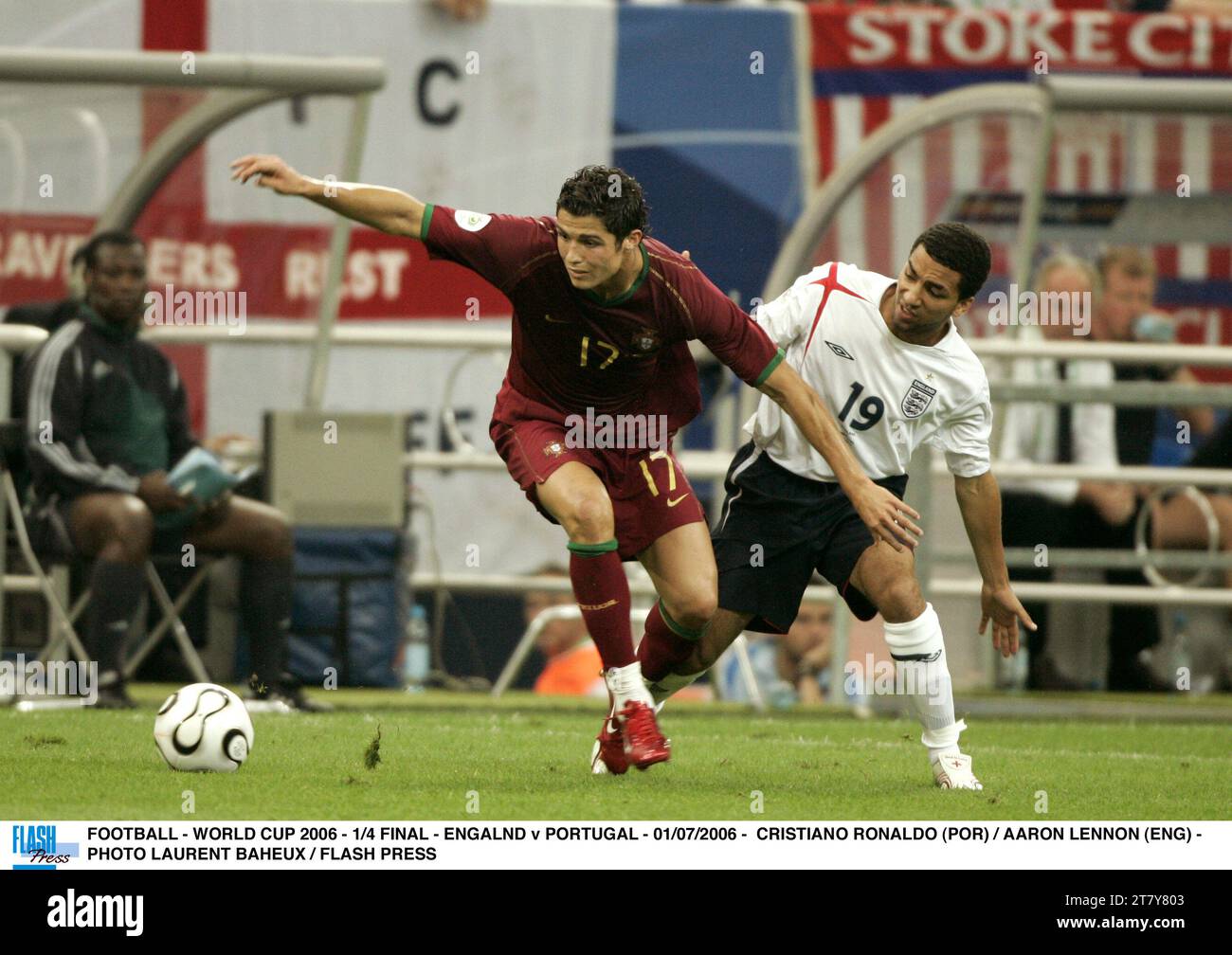 FOOTBALL - WORLD CUP 2006 - 1/4 FINAL - ENGALND v PORTUGAL - 01/07/2006 - CRISTIANO RONALDO (POR) / AARON LENNON (ENG) - PHOTO LAURENT BAHEUX / FLASH PRESS Stock Photo