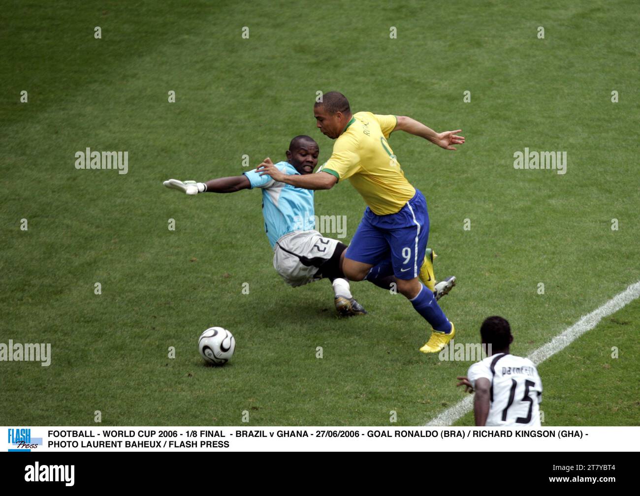 FOOTBALL - WORLD CUP 2006 - 1/8 FINAL - BRAZIL v GHANA - 27/06/2006 - GOAL RONALDO (BRA) / RICHARD KINGSON (GHA) - PHOTO LAURENT BAHEUX / FLASH PRESS Stock Photo