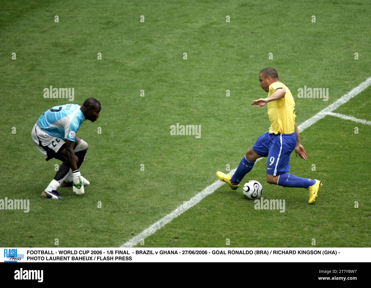FOOTBALL - WORLD CUP 2006 - 1/8 FINAL - BRAZIL v GHANA - 27/06/2006 - GOAL RONALDO (BRA) / RICHARD KINGSON (GHA) - PHOTO LAURENT BAHEUX / FLASH PRESS Stock Photo
