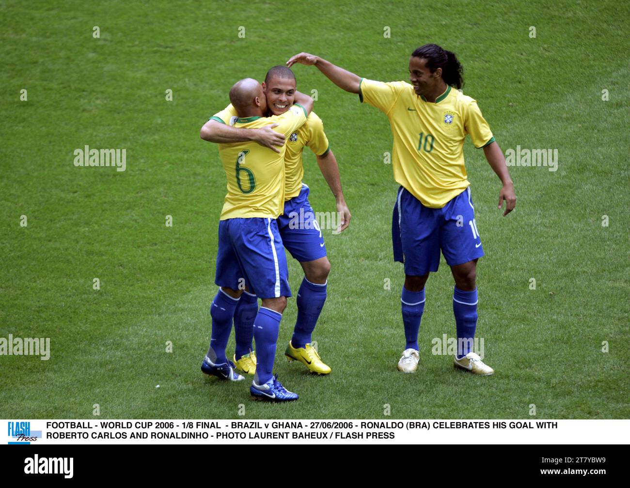 FOOTBALL - WORLD CUP 2006 - 1/8 FINAL - BRAZIL v GHANA - 27/06/2006 - RONALDO (BRA) CELEBRATES HIS GOAL WITH ROBERO CARLOS AND RONALDINHO - PHOTO LAURENT BAHEUX / FLASH PRESS Stock Photo