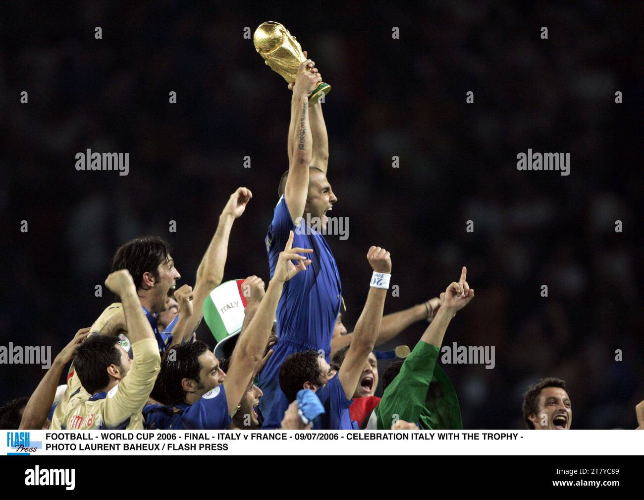 La Coppa dei Mondiali di calcio 2006 a Napoli: in mostra il trofeo Fifa