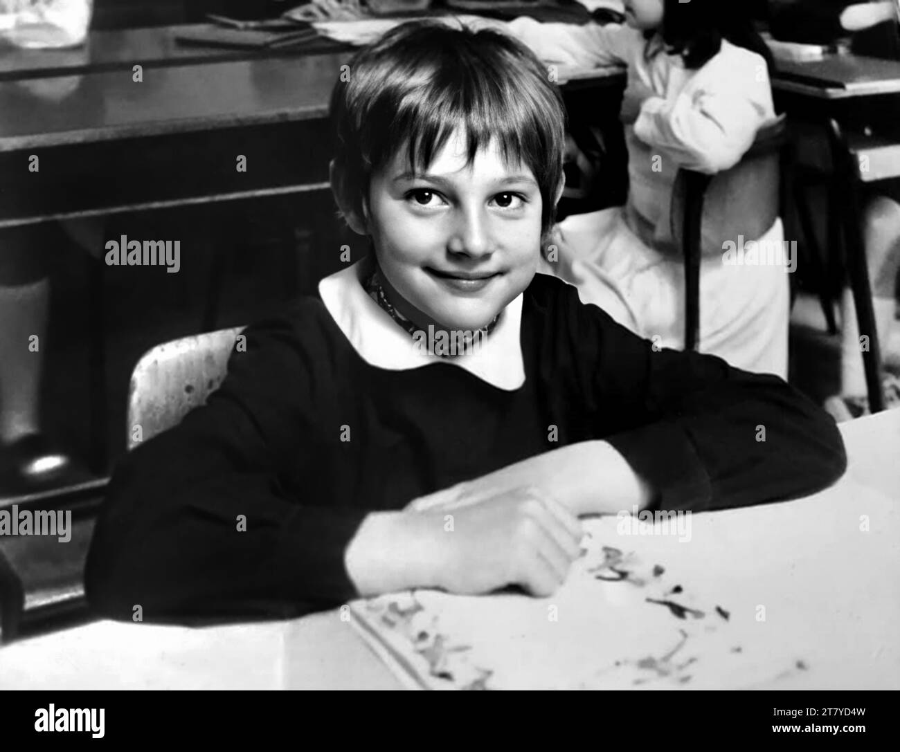 1975 c., ITALY: The italian movie director  LEONARDO PIERACCIONI ( born 17 february 1965 ) when was a young boy aged 10 at School . Unknown photographer .- HISTORY - FOTO STORICHE - REGISTA CINEMATOGRAFICO - MOVIE - CINEMA - PORTRAIT - RITRATTO - personalità da bambino bambini da giovani giovane - personality personalities when was young - INFANZIA - CHILDHOOD - TEENAGER - RAGAZZO - SCUOLA ELEMENTARE pubblica - basco scolastico - ITALIA - smile - sorriso --- ARCHIVIO GBB Stock Photo