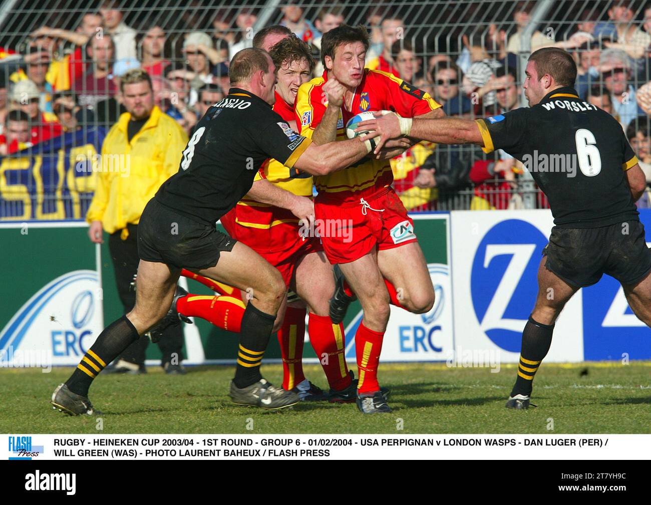 RUGBY - HEINEKEN CUP 2003/04 - 1ST ROUND - GROUP 6 - 01/02/2004 - USA PERPIGNAN v LONDON WASPS - DAN LUGER (PER) / LAWRENCE DALLAGLIO / JOE WORSLEY (WAS) - PHOTO LAURENT BAHEUX / FLASH PRESS Stock Photo