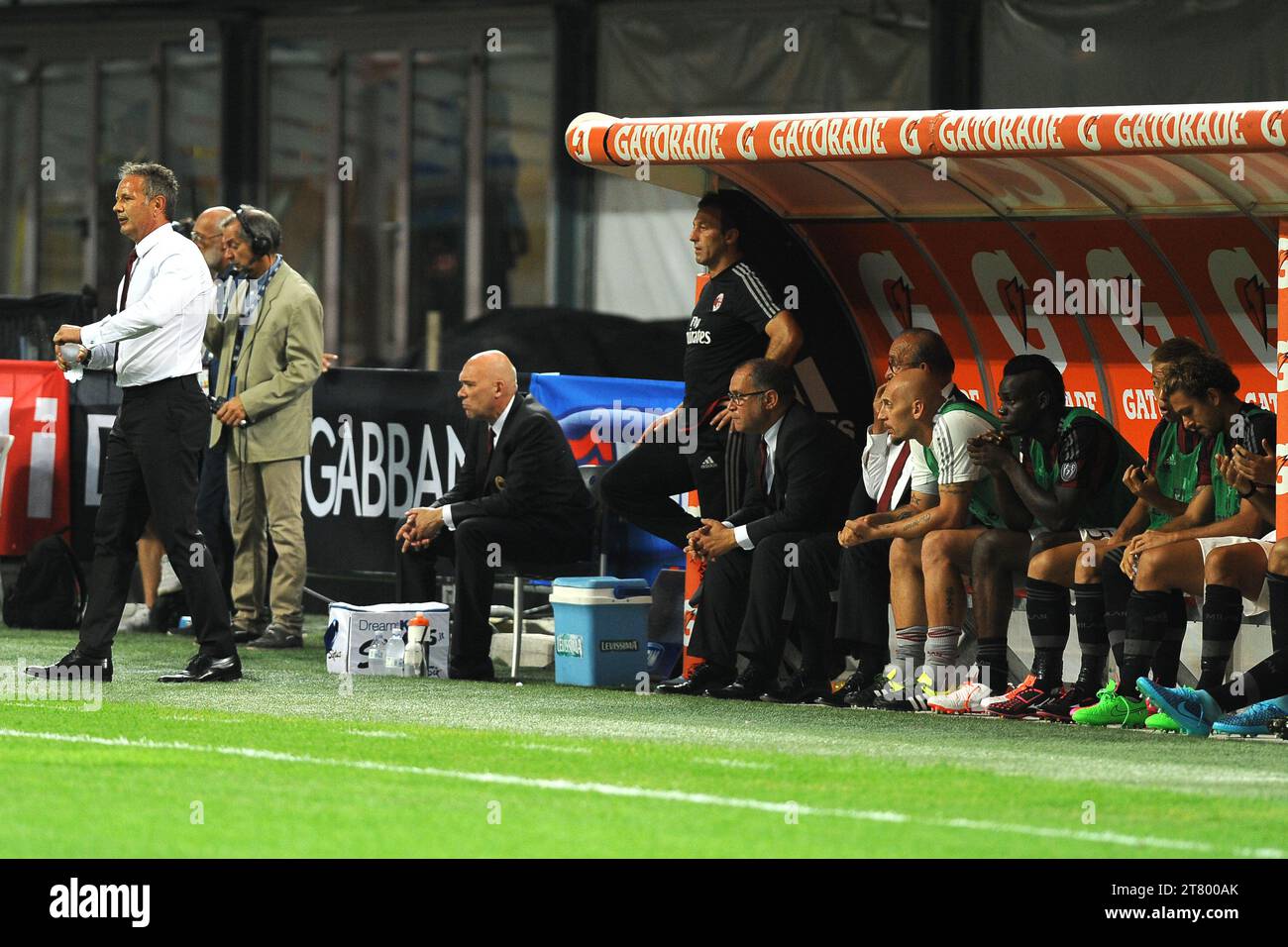 Sinisa Mihajlovic head coach of AC Milan opens a bottle of water while Mario Balotelli is ptaing on the bench during the italian championship 2015/2016 Serie A football match between AC Milan and Empoli FC at Giuseppe Meazza Stadium on Augustr 29, 2015 in Milan, Italy. Photo Massimo Cebrelli/DPPI Stock Photo