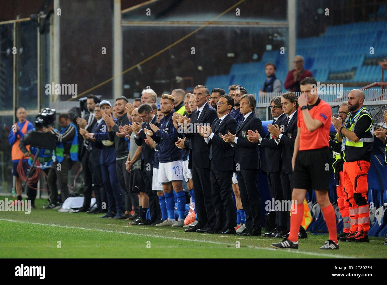 The bench of Italy applaud at 43th minute first half remembering the victims of the collapse of the Morandi's bridge during the International friendly football match between Italy and Ukraine on October 10, 2018 at Luigi Ferraris Stadium in Genoa, Italy - Photo Massimo Cebrelli / DPPI Stock Photo