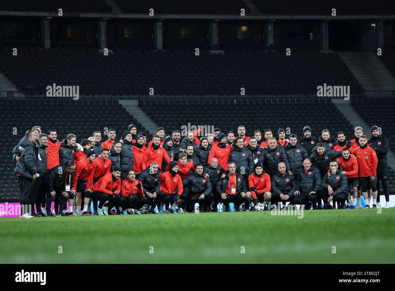 Berlin, Germany. 17th Nov, 2023. Soccer: National team, Turkey, final training session before the international match against Germany in the Olympic Stadium. The Turkish national team takes a group photo before training. Credit: Christian Charisius/dpa/Alamy Live News Stock Photo