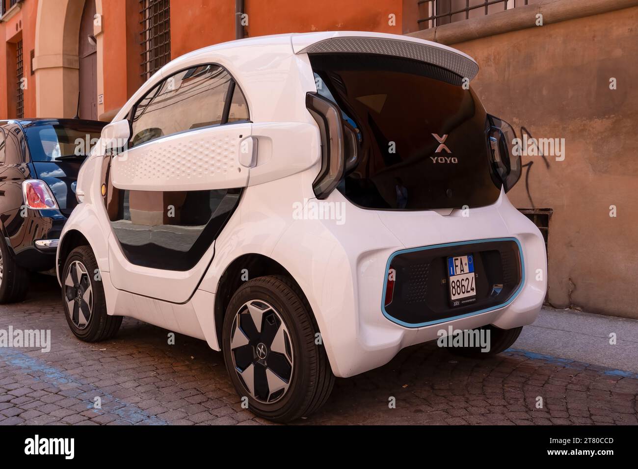 Battery swapping system hires stock photography and images Alamy