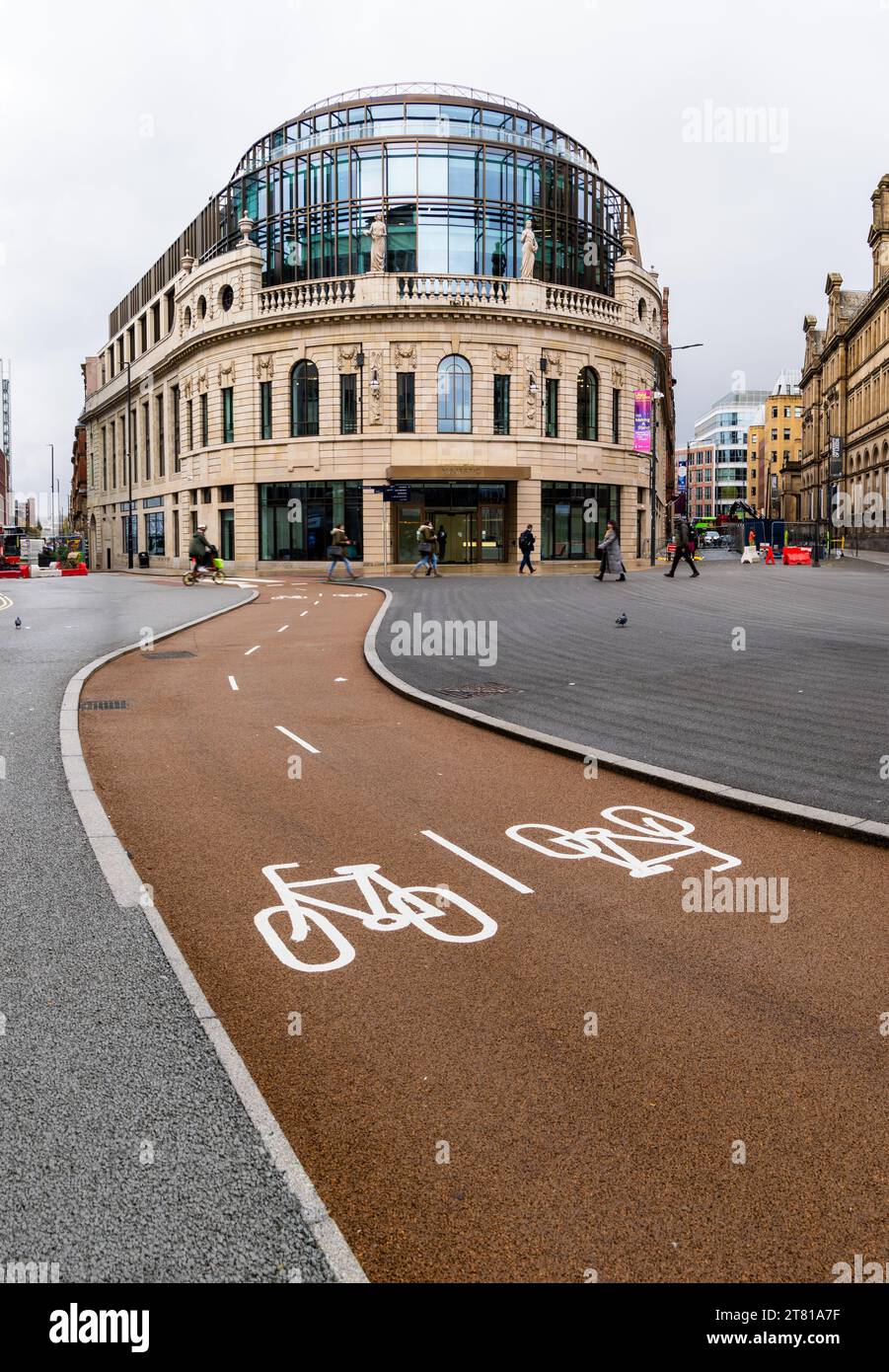 CITY SQUARE, LEEDS, UK - NOVEMBER 14, 2023.  A new cycle path in the newly built pedestrianised zone in City Square Leeds preventing vehicles pollutin Stock Photo