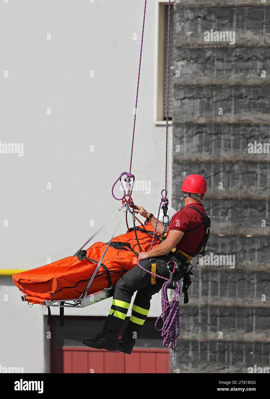 Rope rescue hi-res stock photography and images - Alamy