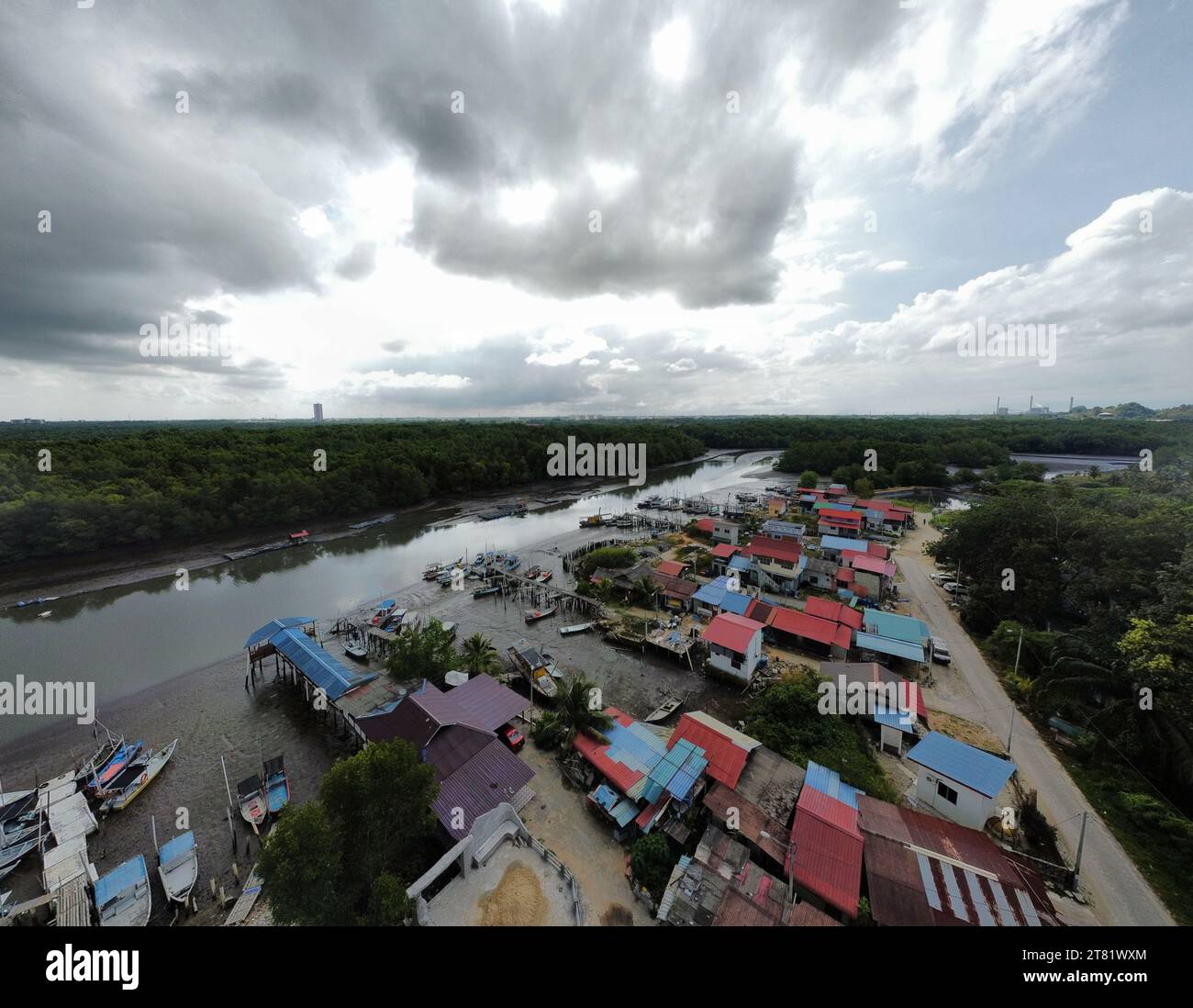 Aerial view high around boat hi-res stock photography and images - Alamy