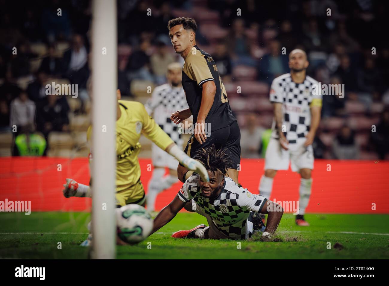 Viktor Gyokeres scores a goal during Liga Portugal 23/24 game between  Sporting CP and FC Vizela at Estadio Jose Alvalade, Lisbon, Portugal.  (Maciej Stock Photo - Alamy