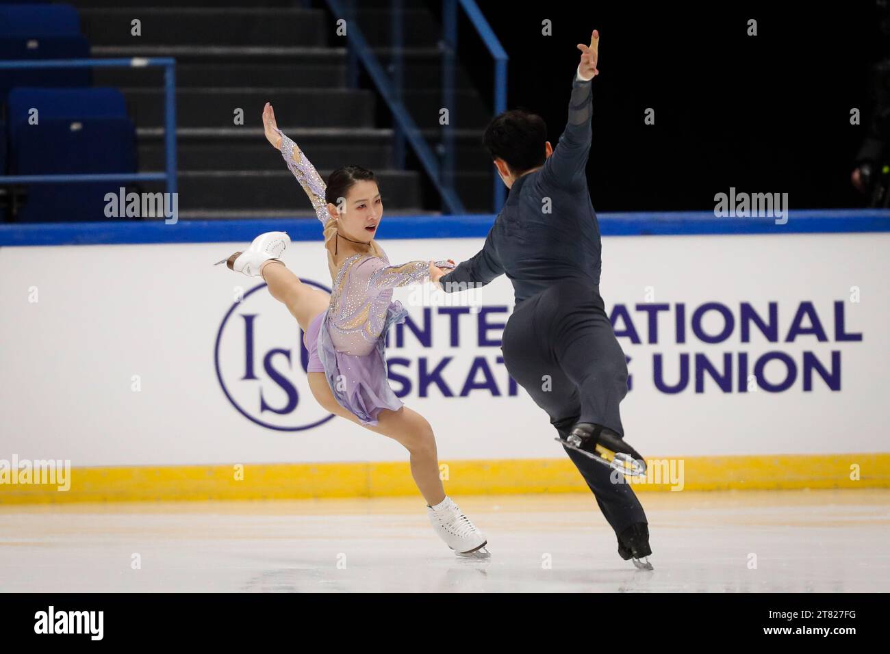 Espoo. 17th Nov, 2023. Peng Cheng (L)/Wang Lei of of China perform