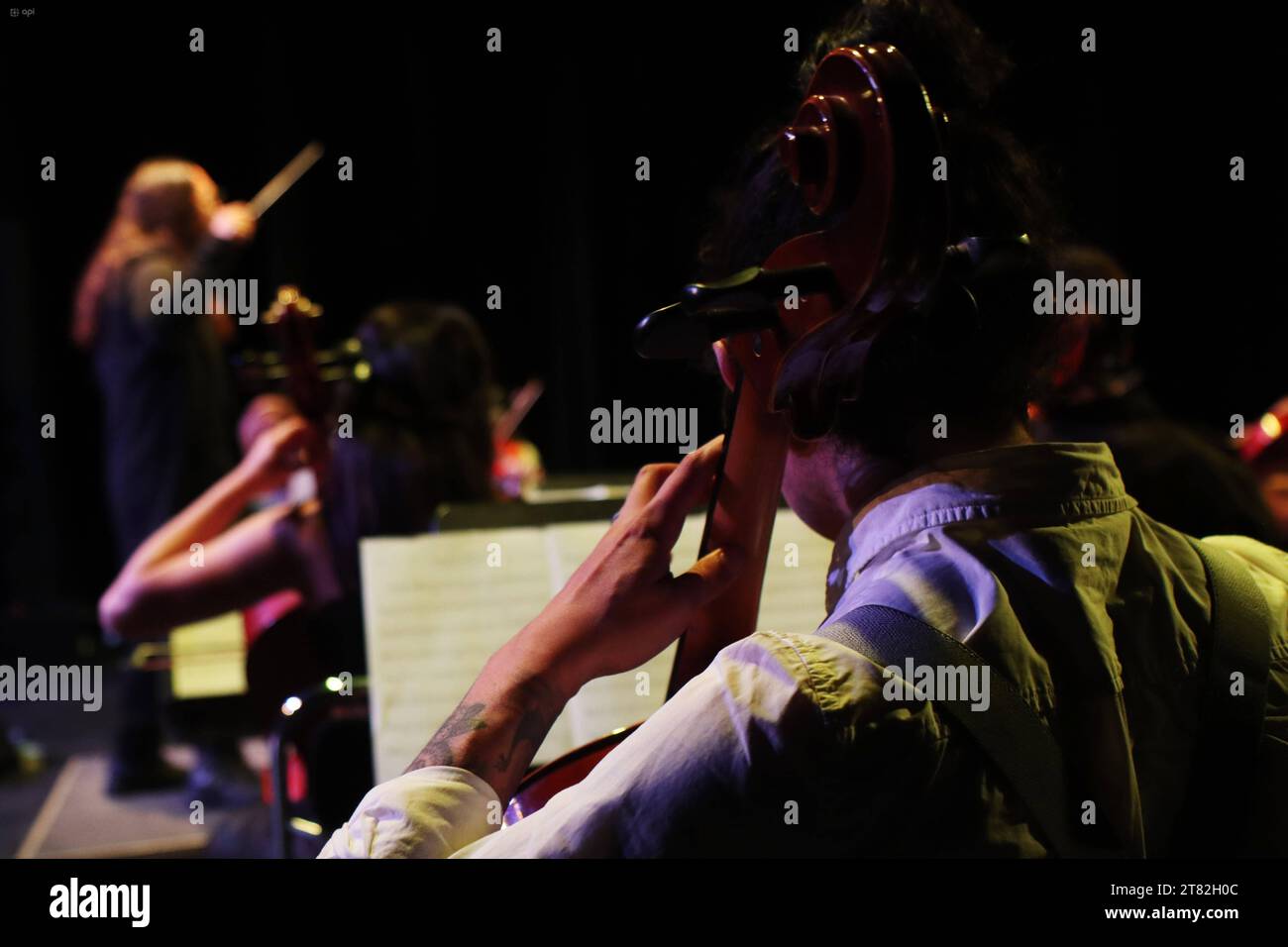 OBRA MUSICAL EL ONIRONAUTA Quito, viernes 17 de noviembre del 2023 Presentacion del Director Omar Sanchez Espinosa, con su obra el Onironauta, la Sinfonia del mundo de los suenos, con la participacion de 18 musicos en escena, en la Compania Nacional de Danza. Fotos:Rolando Enriquez/API Quito Pichincha Ecuador ACE-OBRAMUSICALELONIRONAUTA-7bbe7453fe5087f0849ae3dd72b7ace8 *** MUSICAL WORK EL ONIRONAUTA Quito, Friday, November 17, 2023 Presentation of the Director Omar Sanchez Espinosa, with his work el Onironauta, la Sinfonia del mundo de los suenos, with the participation of 18 musicians on stag Stock Photo