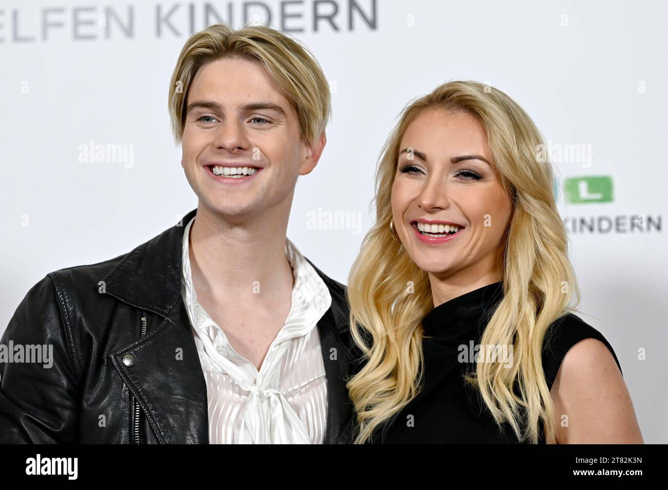 Vincent Gross und Anna Carina Woitschack beim 28. RTL Spendenmarathon 2023 im Studio 8 der EMG