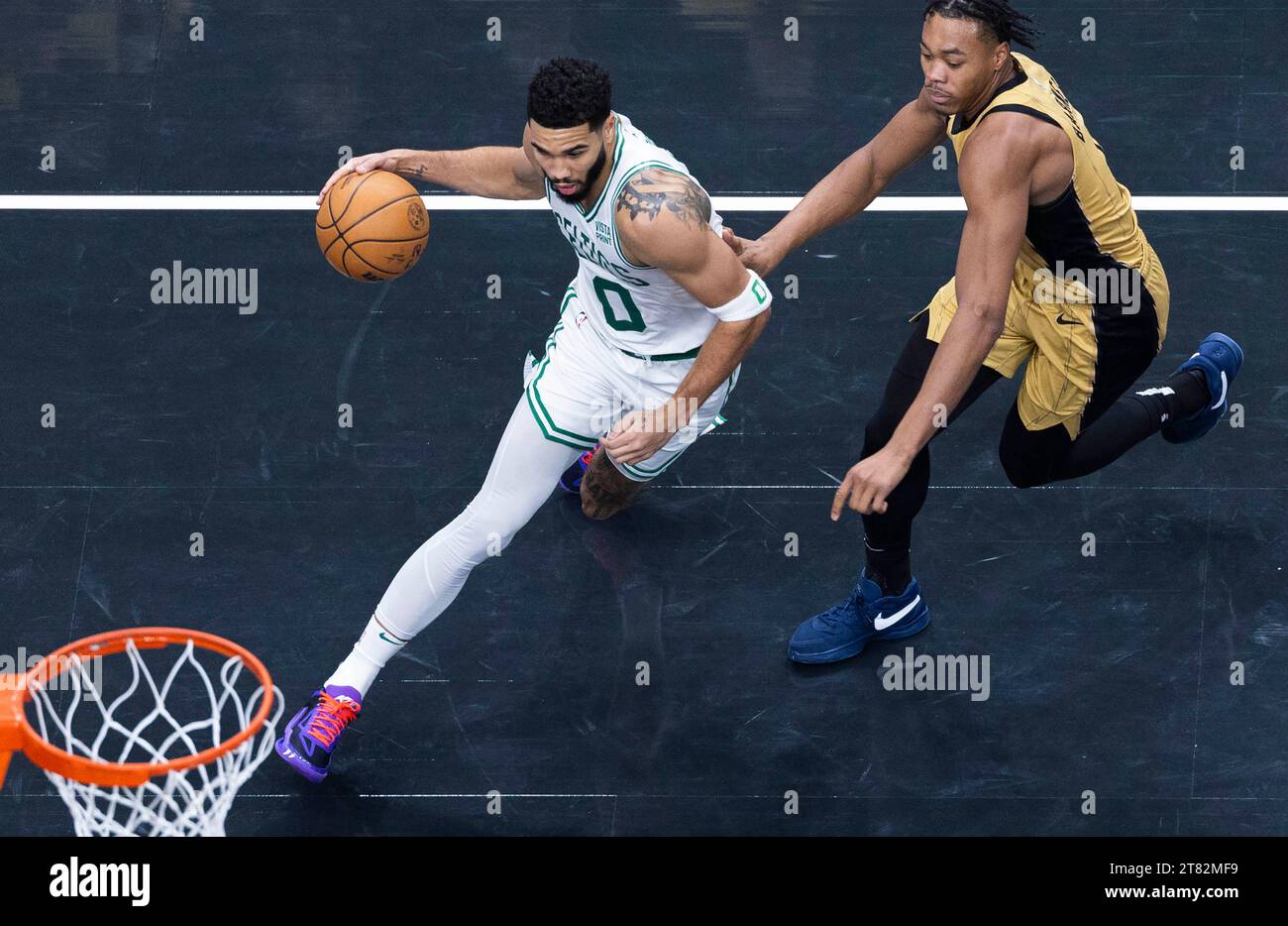 Tatum Raptors Toronto, Canada. 17th Nov, 2023. Jayson Tatum (L) of Boston Celtics ...