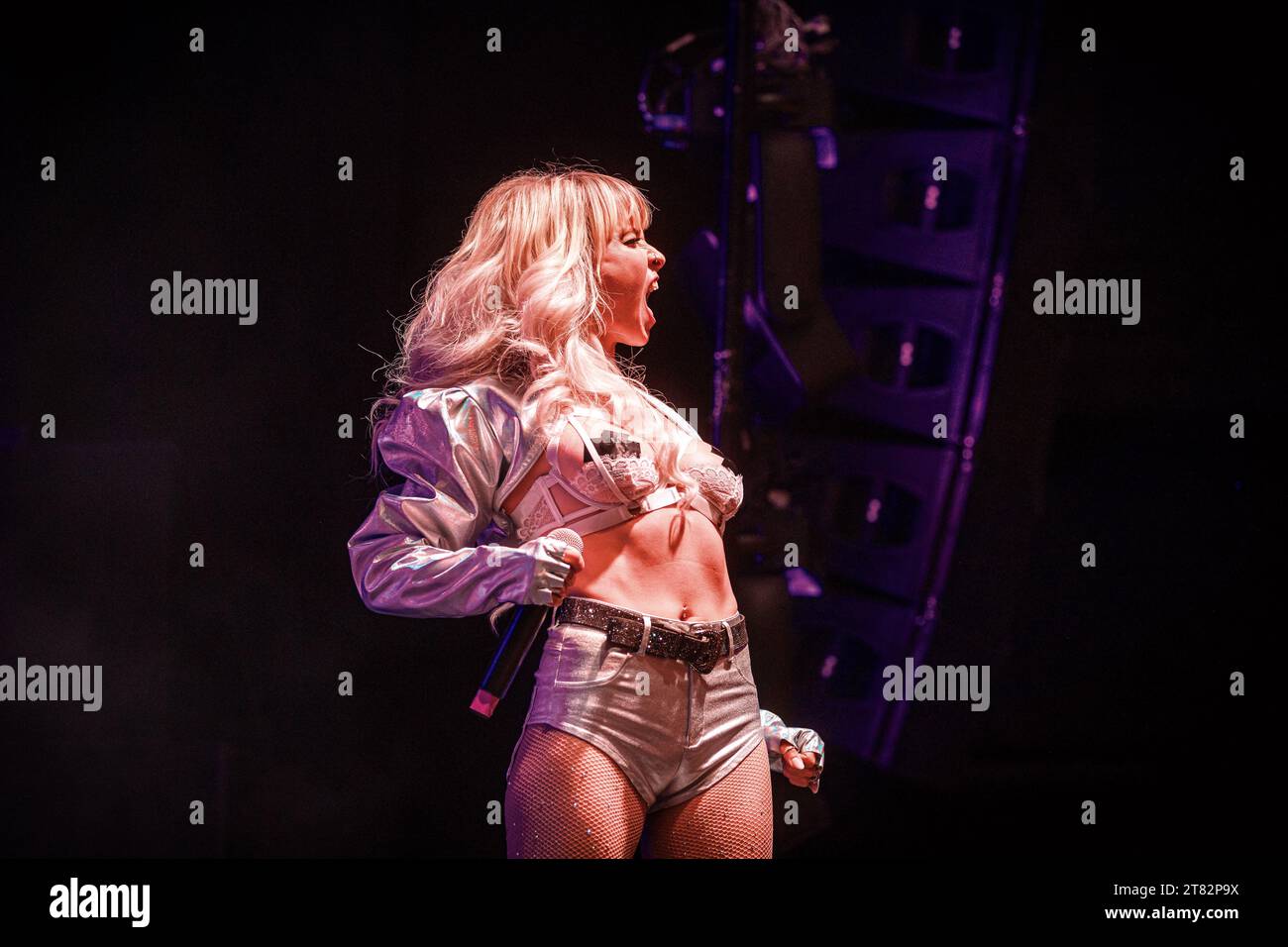 Berlin, Germany. 17th Nov, 2023. Mia Julia Bruckner in concert during her Schlechte Manieren Tour in the Columbiahalle, Berlin, Germany (Photo by Marten Ronneburg/NurPhoto) Credit: NurPhoto SRL/Alamy Live News Stock Photo