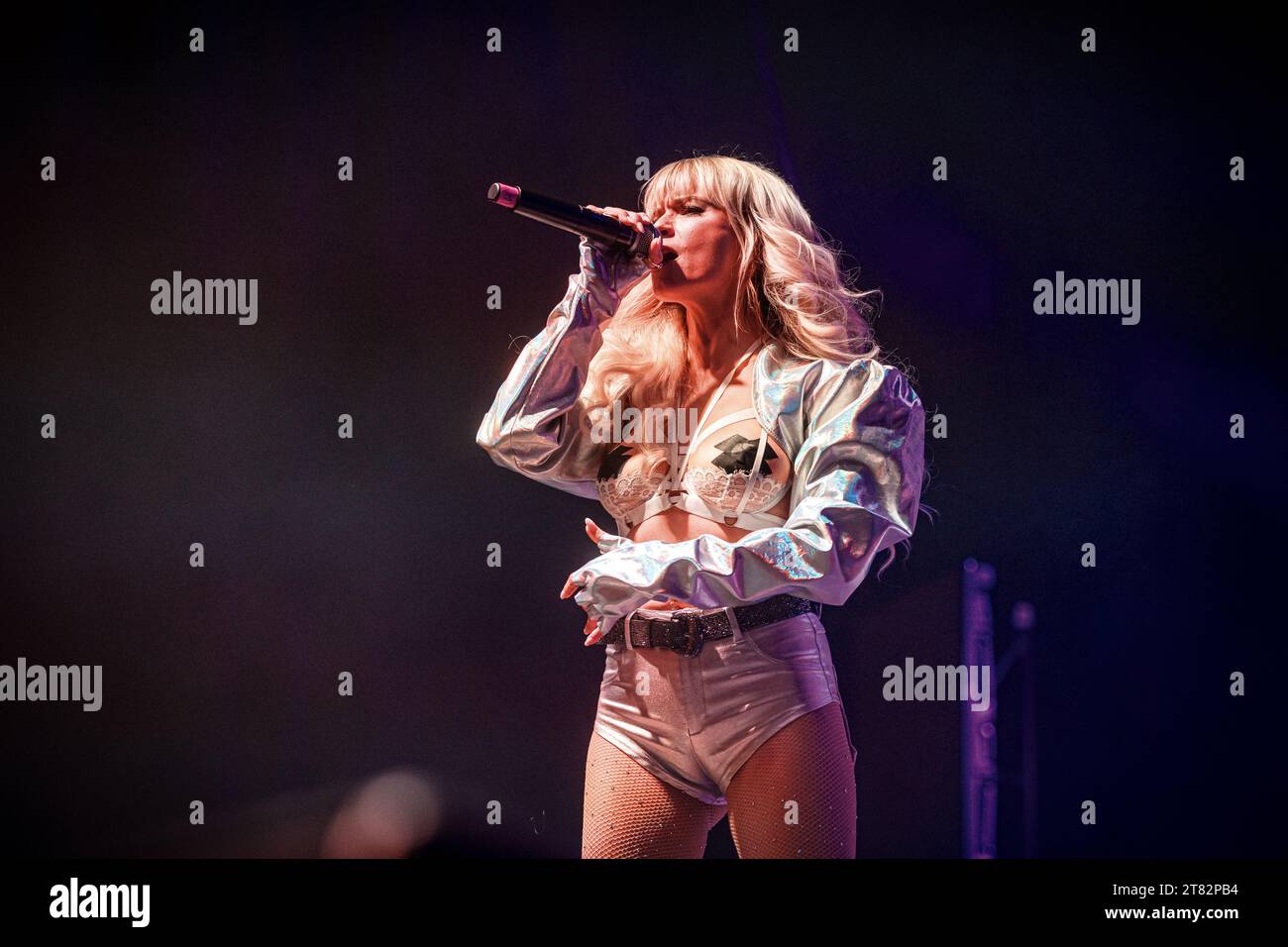 Berlin, Germany. 17th Nov, 2023. Mia Julia Bruckner in concert during her Schlechte Manieren Tour in the Columbiahalle, Berlin, Germany (Photo by Marten Ronneburg/NurPhoto) Credit: NurPhoto SRL/Alamy Live News Stock Photo