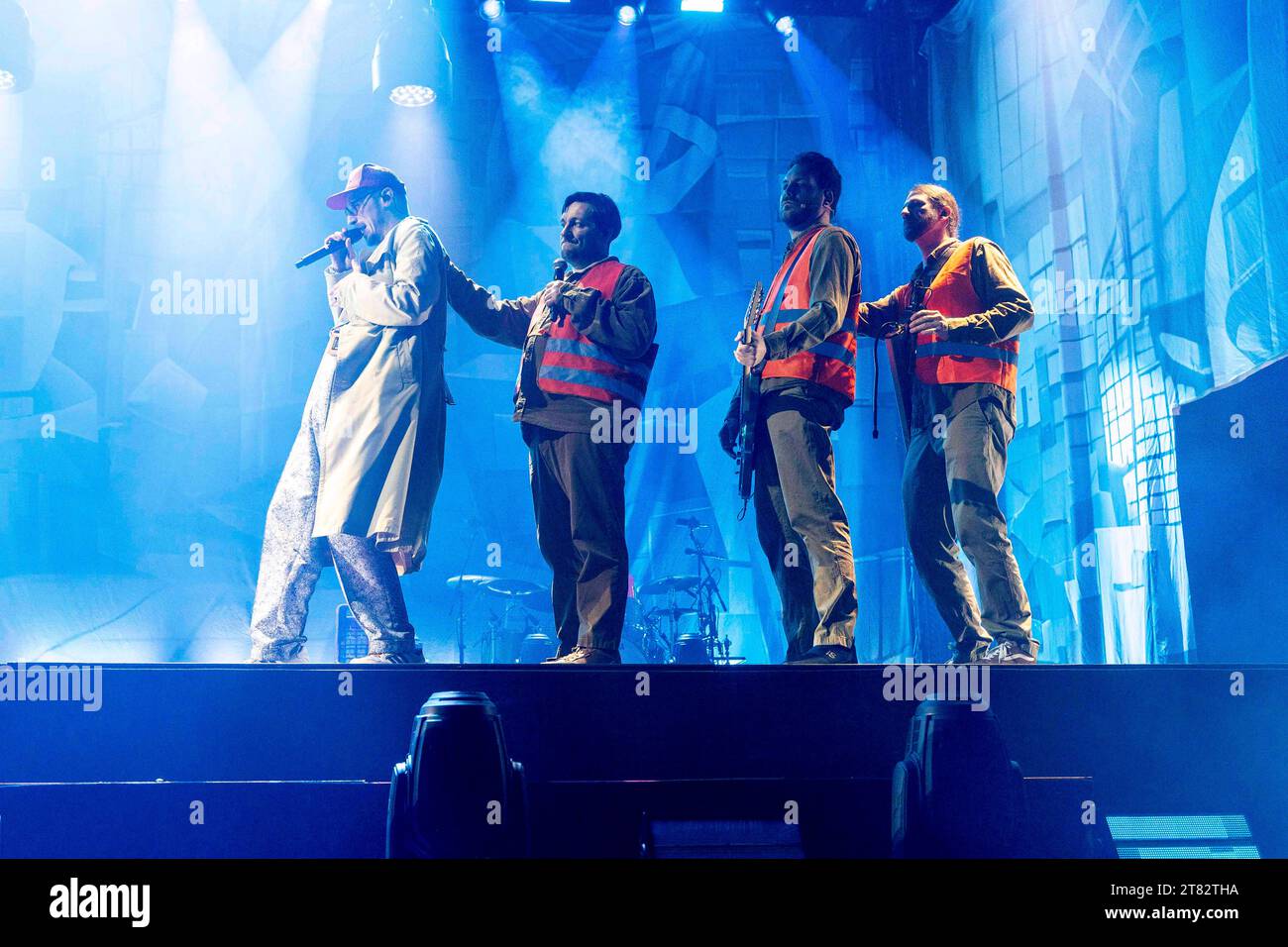 alligatoah-und-band-live-bei-einem-konzert-alligatoah-retour-tou-in