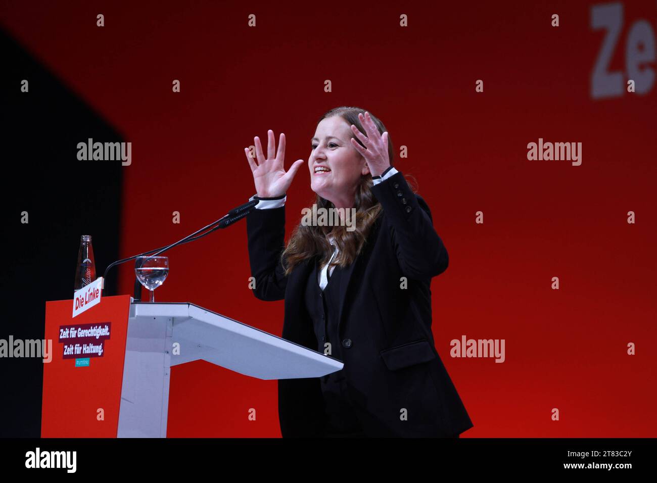 Augsburg, Bayern, Deutschland, 18.11.2023: Parteitag der Linkspartei in der Messe Augsburg: Parteichefin Janine Wissler hält eine Rede *** Augsburg, Bavaria, Germany, 18 11 2023 Party conference of the Left Party at the Augsburg Trade Fair Center Party leader Janine Wissler gives a speech Copyright: xdtsxNachrichtenagenturx dts 26035 Credit: Imago/Alamy Live News Stock Photo