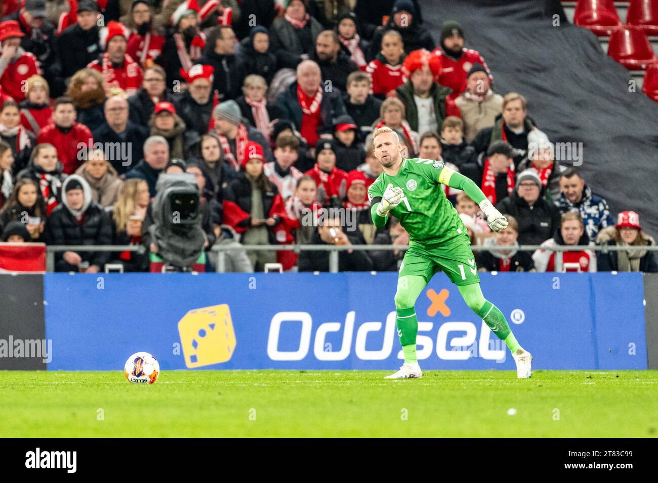 Copenhagen, Denmark. 17th Nov, 2023. Goalkeeper Kasper Schmeichel (1 ...