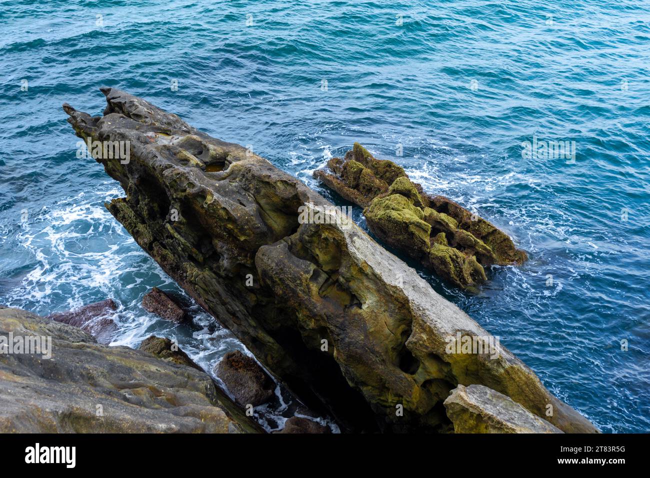 Coral reef rock out water hi-res stock photography and images - Alamy