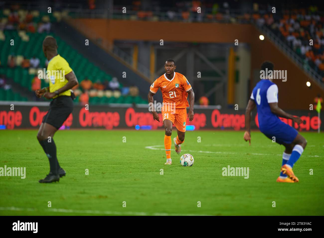 Evan Ndicka launching an Ivorian offensive Stock Photo