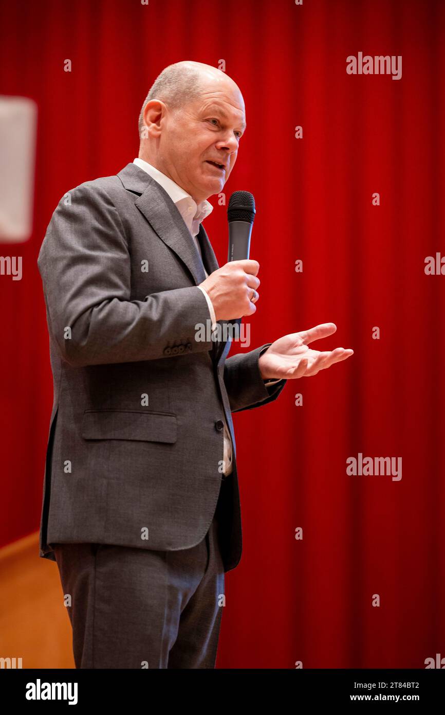 Potsdam, Deutschland. 18th Nov, 2023. Federal Chancellor Olaf Scholz, at an SPD event in the Buergerhaus am Schlaatz in Potsdam, November 18, 2023. Credit: dpa/Alamy Live News Stock Photo