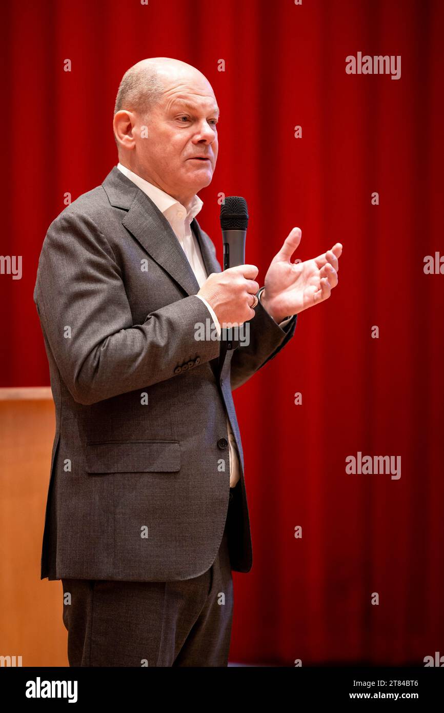 Potsdam, Deutschland. 18th Nov, 2023. Federal Chancellor Olaf Scholz, at an SPD event in the Buergerhaus am Schlaatz in Potsdam, November 18, 2023. Credit: dpa/Alamy Live News Stock Photo