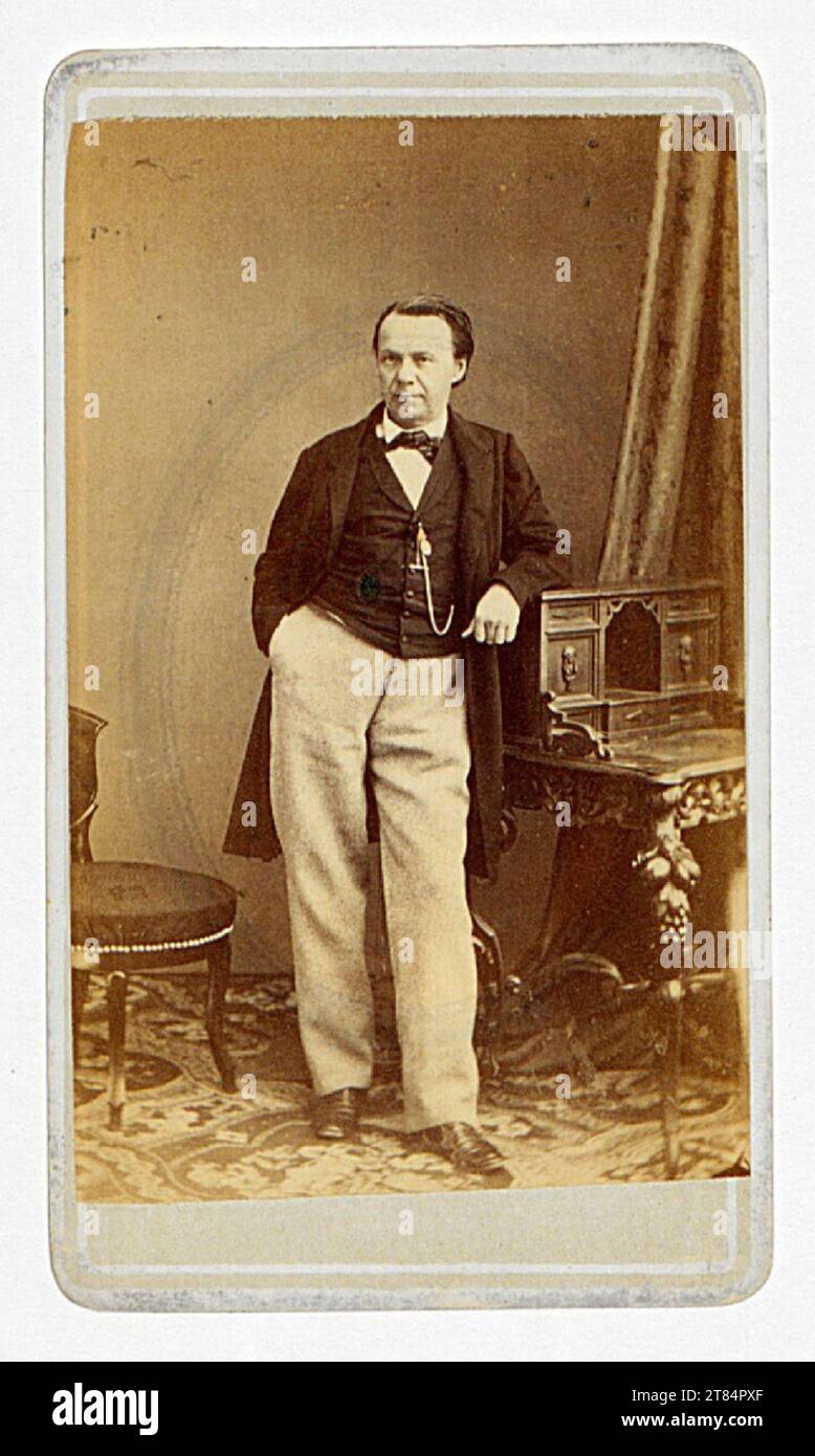 Leopold Bude Men's portrait at the secretary. Albuminpapier / Visitformat 1850-1907 , 1850/1907 Stock Photo
