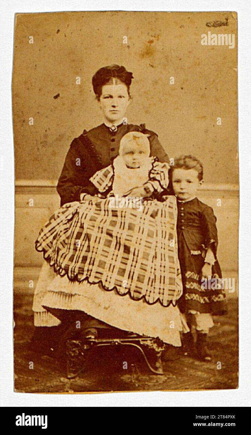 Fridolin Hess Mother sitting with her two children. Albuminpapier / Visitformat 1865-1894 , 1865/1894 Stock Photo