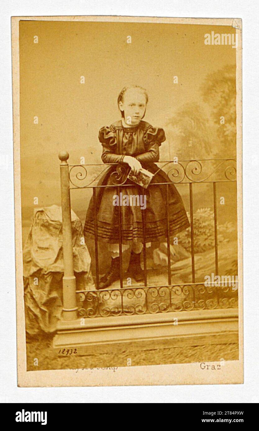 Johann B. Rottmayer Girls standing on the railing. Albuminpapier / Visitformat before 1900 Stock Photo