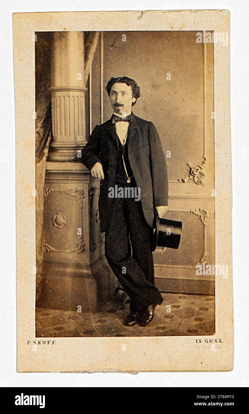 Primus Skoff Men's portrait, standing with cylinder in the hand. Albuminpapier / Visitformat Stock Photo
