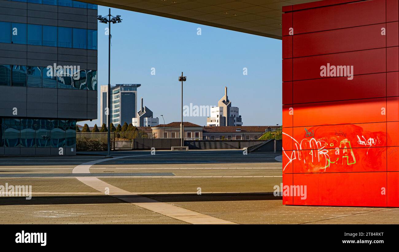 Alfa romeo italy building hi-res stock photography and images - Alamy