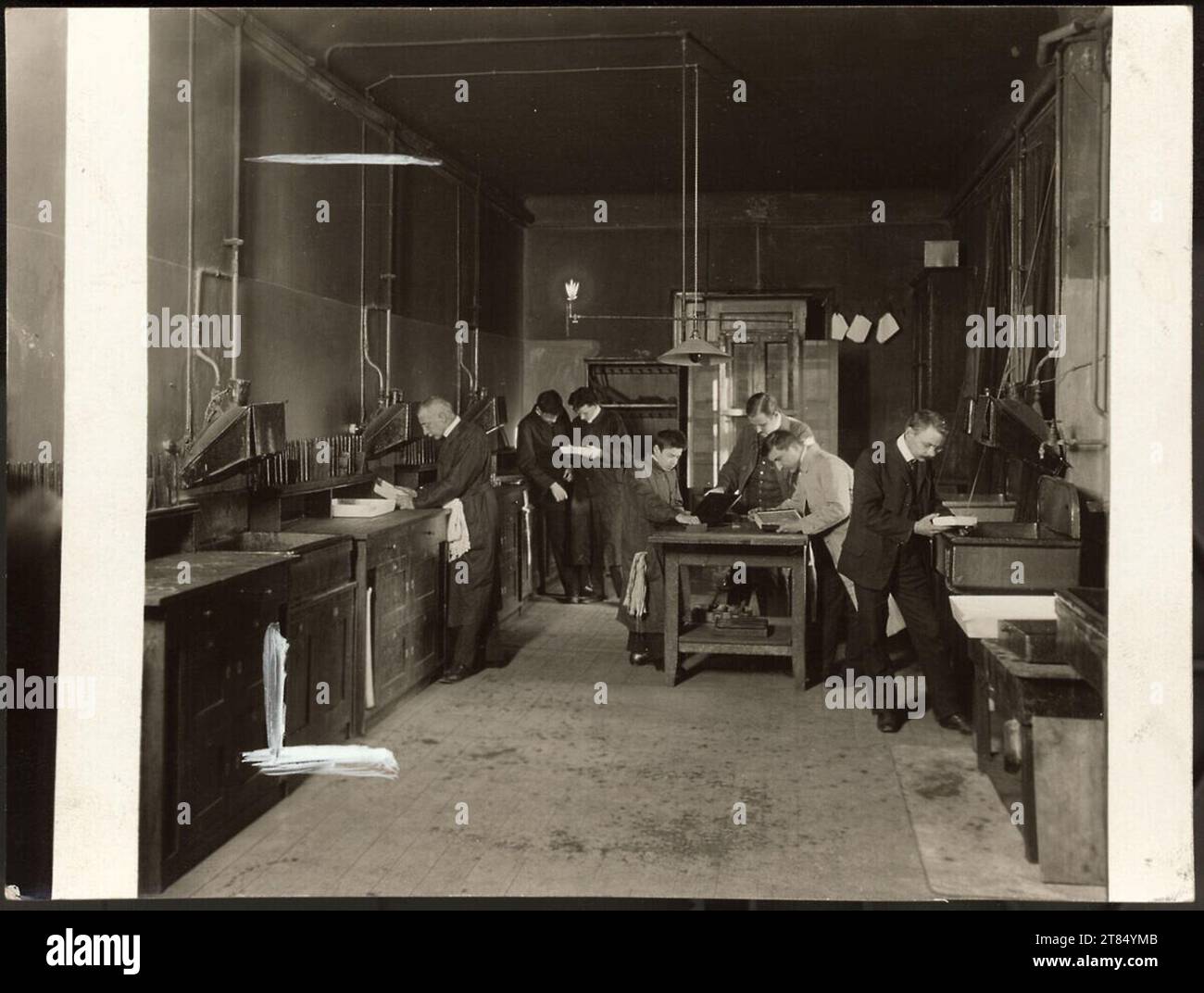 Paper testing darkroom hires stock photography and images Alamy